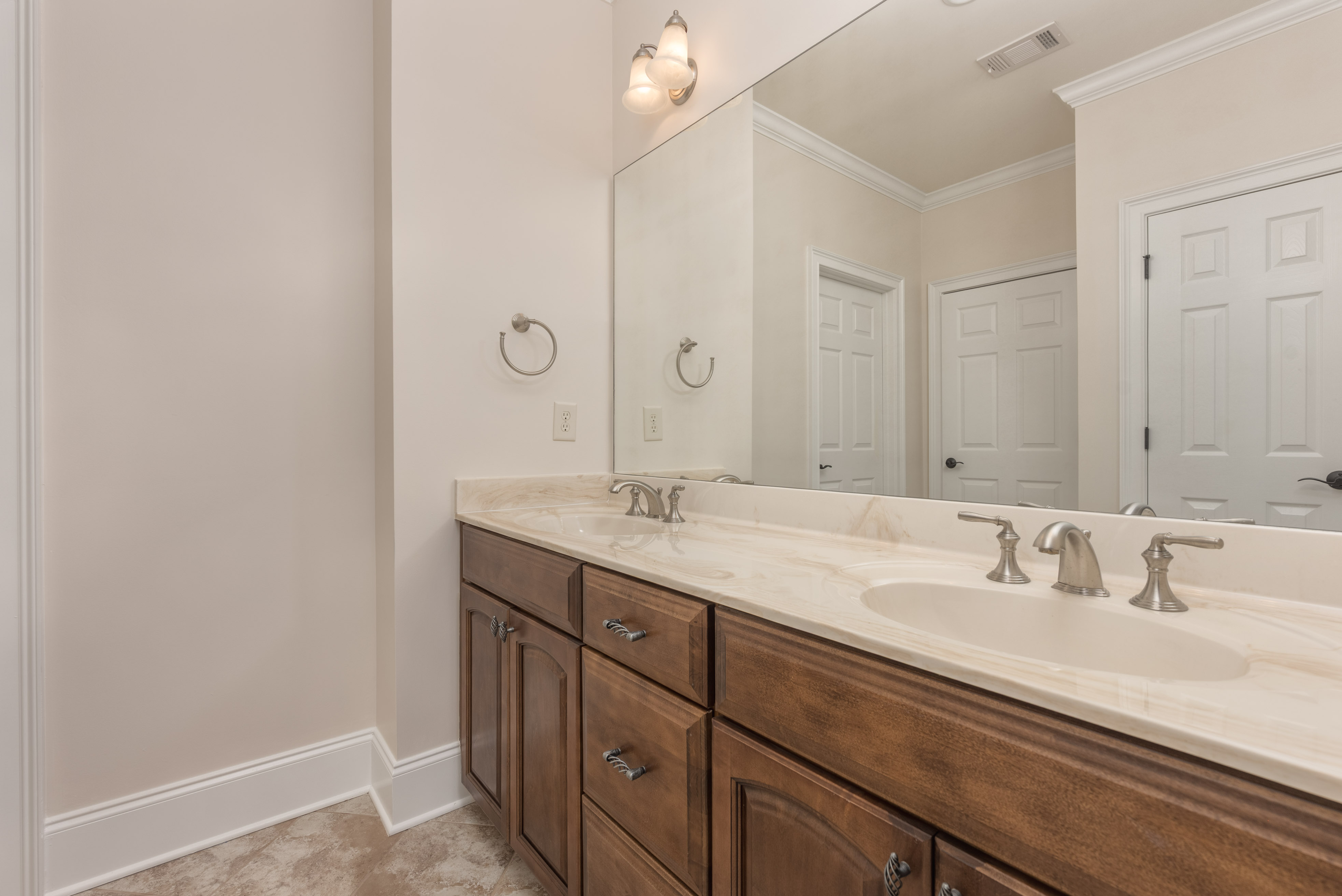 1001 Walton Way image 57